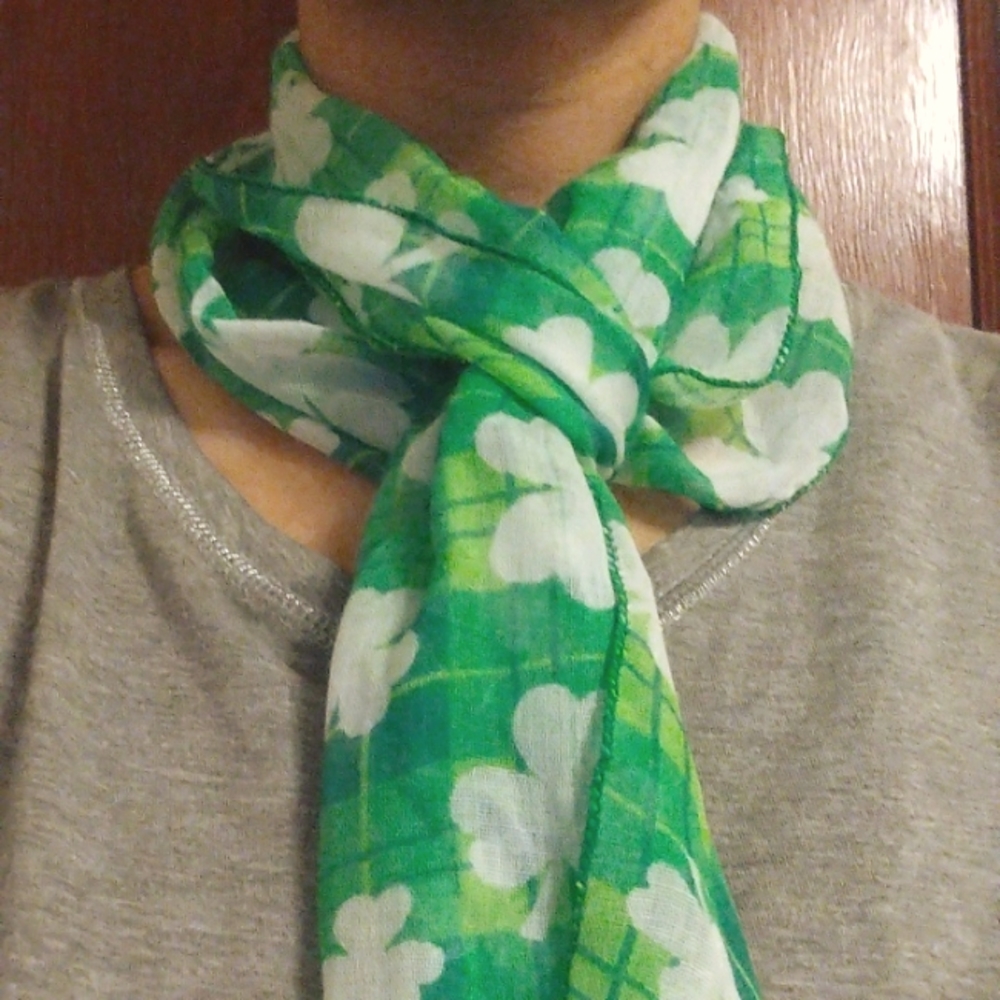 Luck clover print scarf